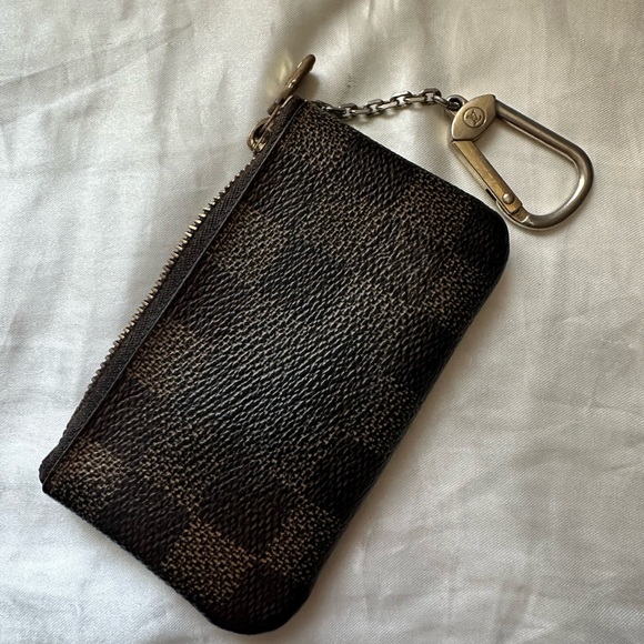 Louis Vuitton Damier Coin KeyChain - Picture 3 of 5